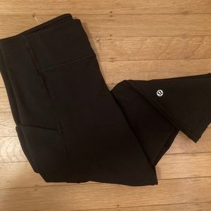 Crop/Capri Lululemon Leggings in Black w/ Pockets